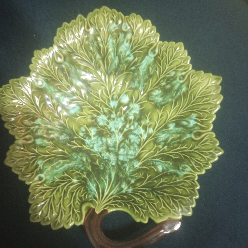 Vintage Hand Ceramic Leaf-Shaped Plate